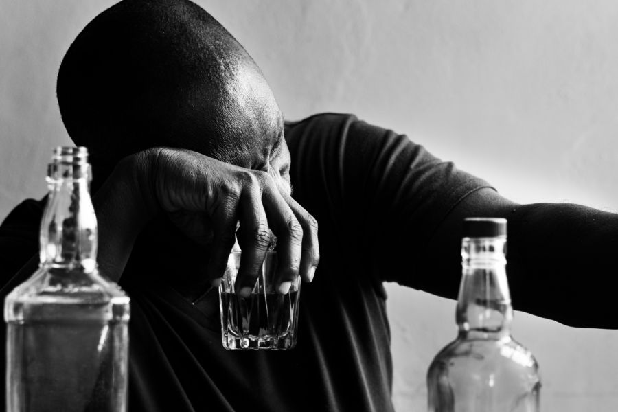 Sinais de Alcoolismo: Como Identificar e Quando Buscar Ajuda em uma Clínica de Recuperação