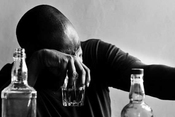 Sinais de Alcoolismo: Como Identificar e Quando Buscar Ajuda em uma Clínica de Recuperação